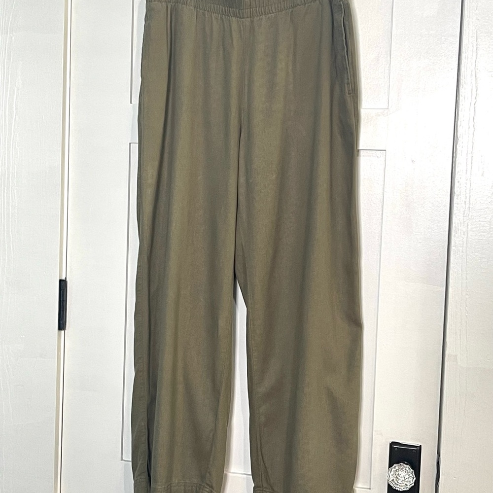 Women’s Old Navy Olive Green wide leg / comfort band Pants